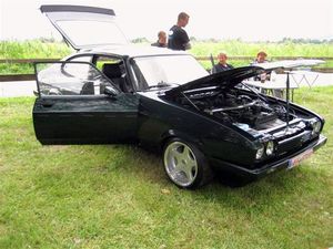 Die vier �ffnenden Teile am Capri
Motorhaube, Heckklappe und beide T&uuml;ren
The four opening parts on the Capri
Bonnet, tailgate and both doors
Les quatre parties ouvrantes de la Capri
Le capot, le hayon et les deux portes