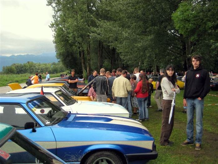 Fach- und Benzingespr&auml;che
Technical and petrol discussions
Discussions professionnelles et sur l'essence