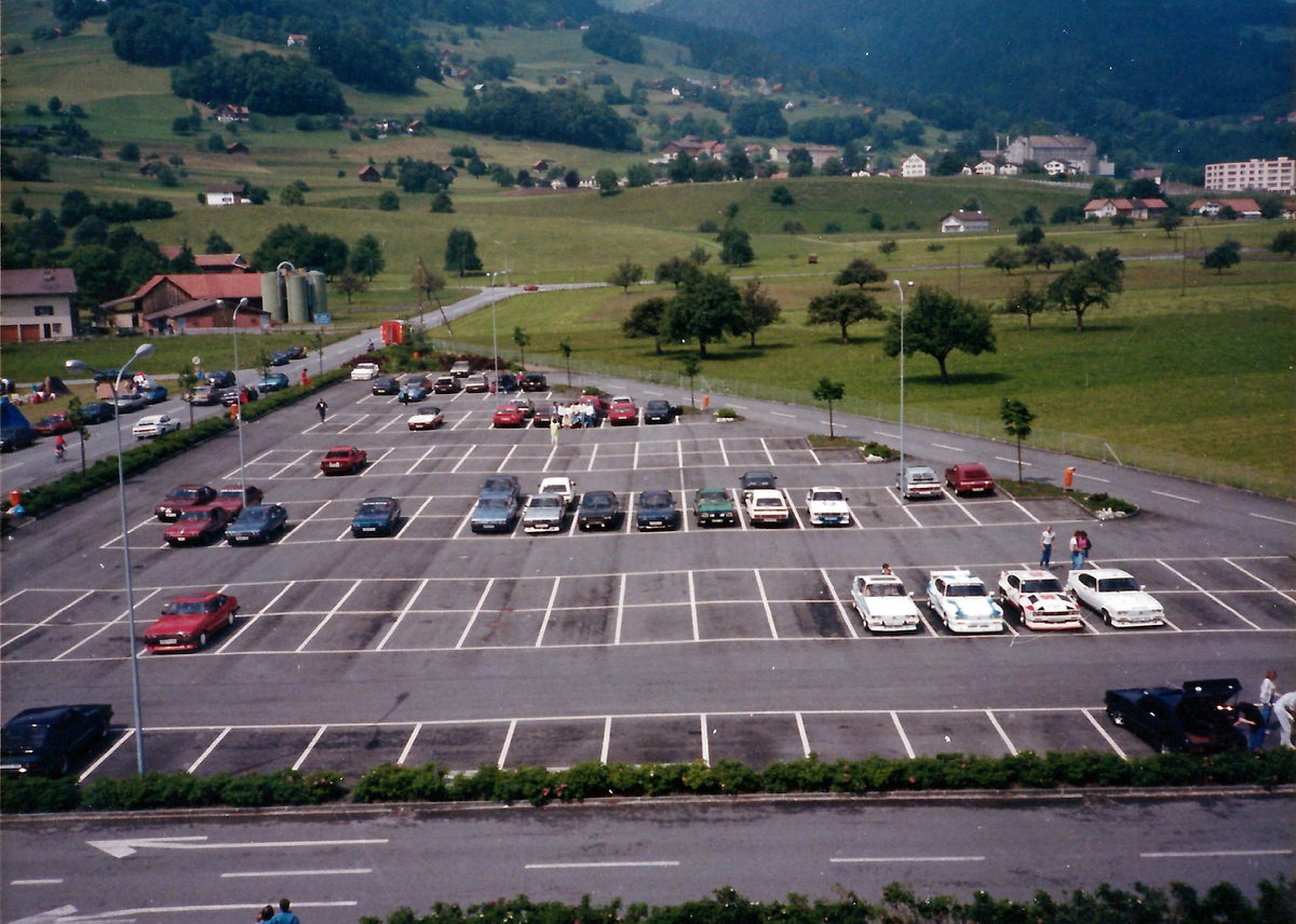 Der Parkplatz füllt sich