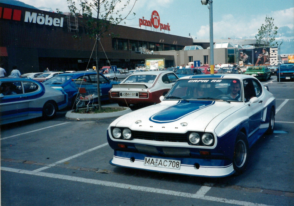 RS2600 mit Rennlackierung und eckiger Kotflügelverbreiterung
RS2600 with racing paintwork and angular mudguard widening
RS2600 avec peinture de course et garde-boue largi anguleux