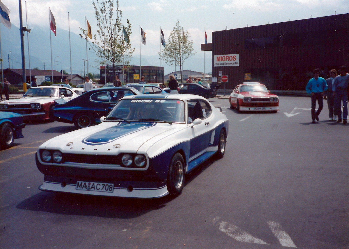 Ford Capri RS2600 mit Rennlackierung
Ford Capri RS2600 with racing livery
Ford Capri RS2600 avec peinture de course