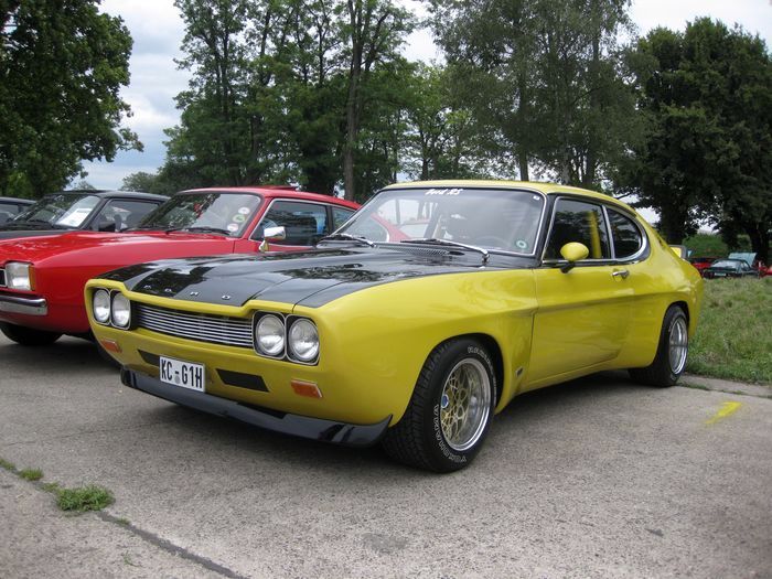 Ford Capri I RS2600 mit runder Kotflügelverbreiterung
Ford Capri I RS2600 with round mudguard widening
Ford Capri I RS2600 avec largisseur d'aile rond