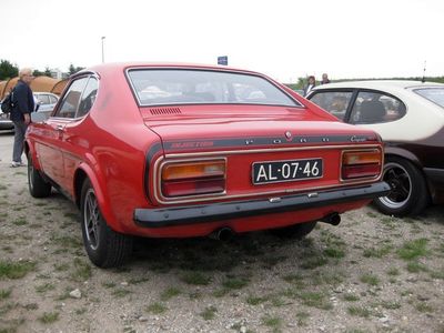 Schwarze Stoss-Stangen und grosse Heckleuchten mit Baujahr 1973