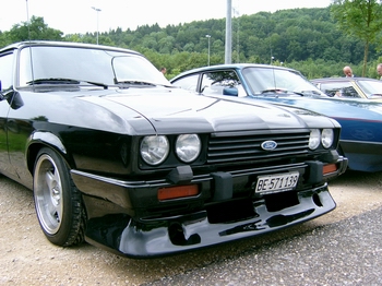 Frontspoiler und Sonderfelgen
Front spoiler and special rims
Spoiler avant et jantes spéciales