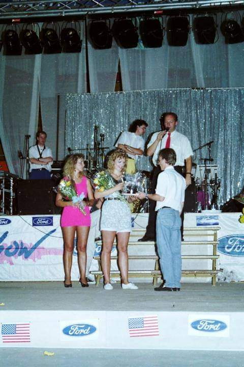 Cony Sutter und Fredy Frischknecht gratulieren herzlich zum Titel
Congratulations to Cony Sutter and Fredy Frischknecht on winning the title
Cony Sutter et Fredy Frischknecht félicitent chaleureusement pour le titre Cony Sutter und Fredy Frischknecht gratulieren herzlich zum Titel
Congratulations to Cony Sutter and Fredy Frischknecht on winning the title
Cony Sutter et Fredy Frischknecht félicitent chaleureusement pour le titre