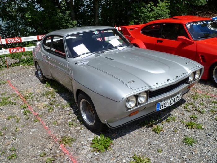 Rund verbreiterter Ford Capri I RS2600 aus den frühen Baujahren
Round widened Ford Capri I RS2600 from the early years of construction
Ford Capri I RS2600 largie en rond, datant des premires annes de construction