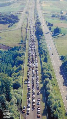 Luftaufnahme von der Capri Corso Anfahrt am Nürburgring
Aerial view of the Capri Corso approach at the Nürburgring
Vue arienne de l'arrive du Capri Corso au Nürburgring
