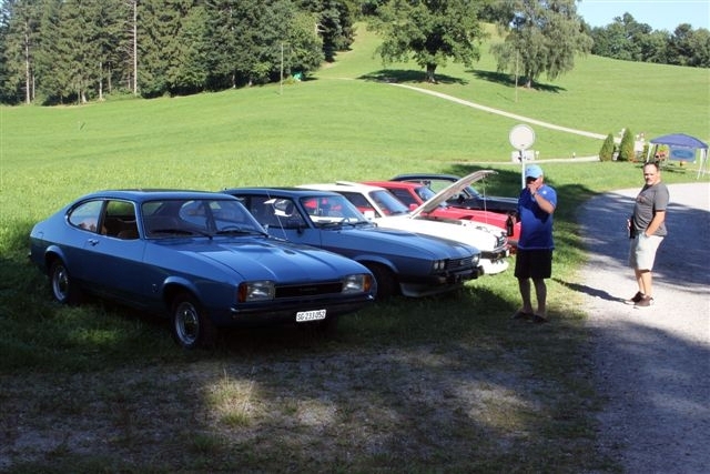 Ford Capri II 1300 in blau, blauer 2.8 Injection, 2.8 Werksturbo weiss, roter 2.8 Injection, 2.3 in schwarz