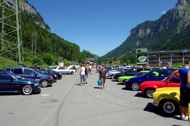 Viel Farbe, Sonnenschein und super Ford-Stimmung
Lots of colour, sunshine and a great Ford atmosphere
Beaucoup de couleurs, de soleil et une super ambiance Ford