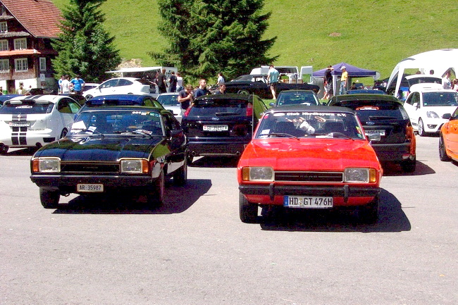 Zwei Ford Capri II Modelle
Two Ford Capri II models
Deux modles de Ford Capri II