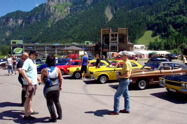 Ford Capri und Ford Escort in Reihe
Ford Capri and Ford Escort in a row
Ford Capri et Ford Escort en ligne