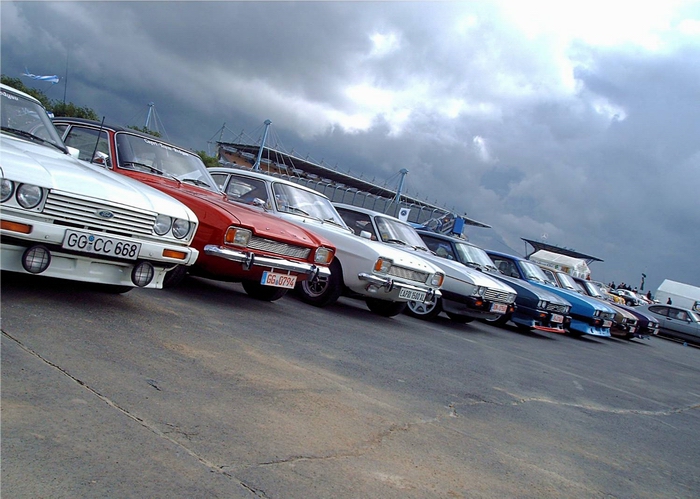 Ford Capri Besucher mit Baureihen 1 und 3
Ford Capri visitors with model series 1 and 3
Ford Capri Visiteur avec sries 1 et 3