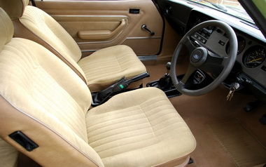 Ford Capri MkII 1600GL 1979 - Stoffsitze